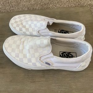 White checkered Vans women’s size 7.5! Worn very few times , in great condition.